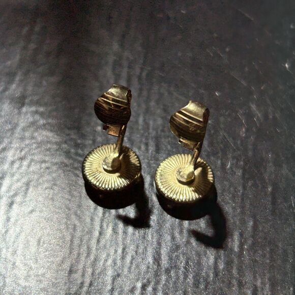 Vintage Avon Signed Starburst Gold Tone Clip-On Earrings - Picture 5 of 5